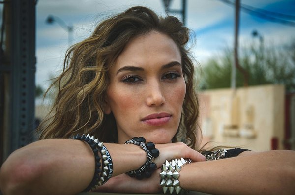 Chapeaux d'Été : Les Indispensables pour un Bureau Élégant !