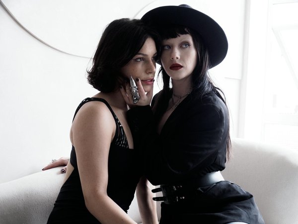 Explorez l'univers du body positive et son impact révolutionnaire sur les femmes de toutes tailles et formes.